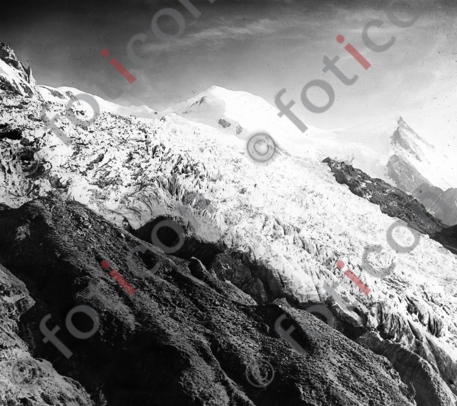 Blick von Couvercle auf Leschaux- und Mont Mallet-Gletscher sowie auf die Grand Jorasses ; View from Couvercle on Leschaux and Mont Mallet glacier and to the Grand Jorasses (simon-73-031-sw.jpg)